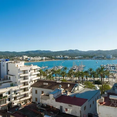 Base - Adults Only Hotell 2*